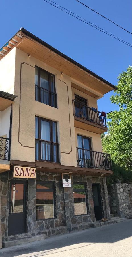 Sana Guest House Mestia Esterno foto