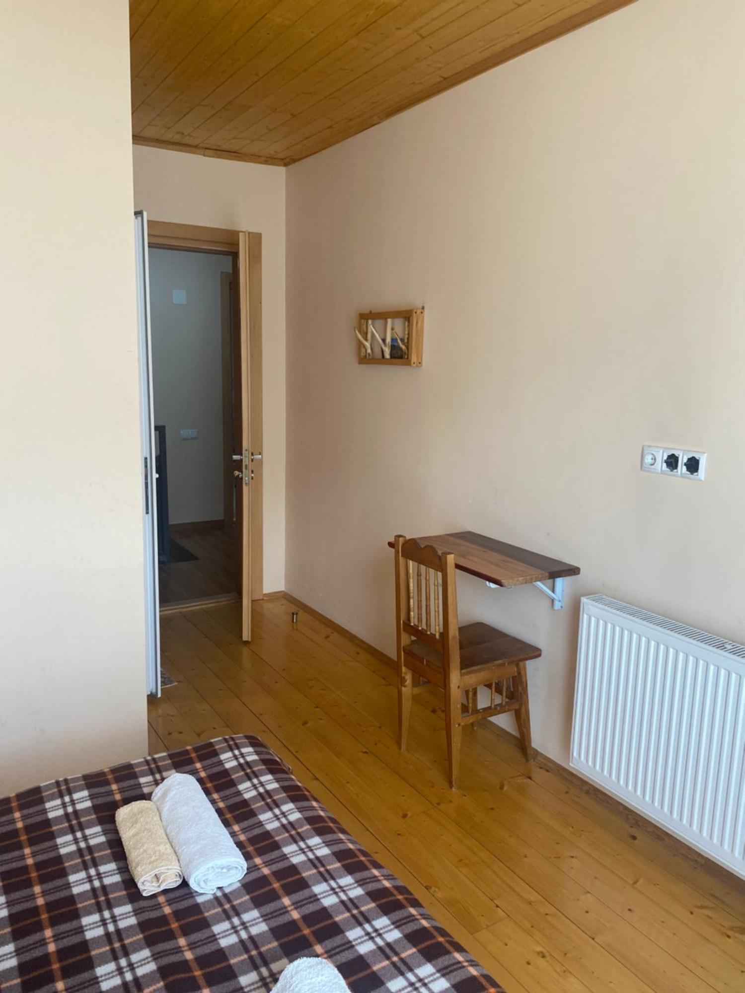 Sana Guest House Mestia Esterno foto